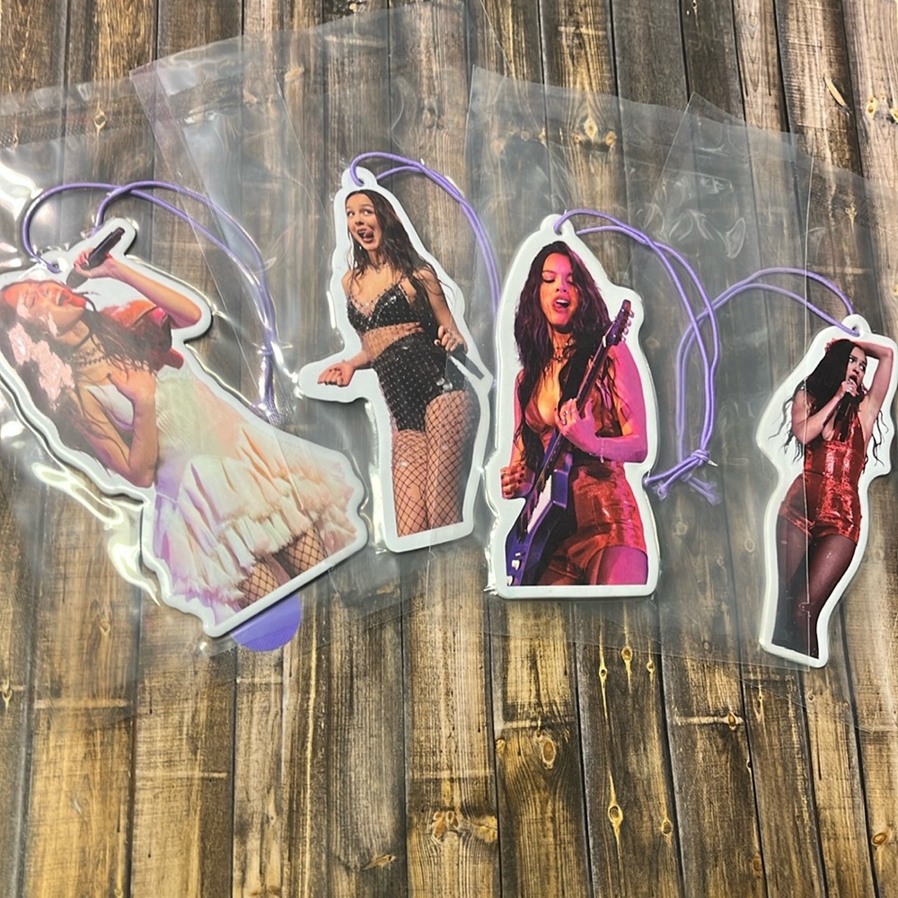 5for$10 Assorted Scent Olivia Rodrigo Four Cute
Singer Car Air Freshener